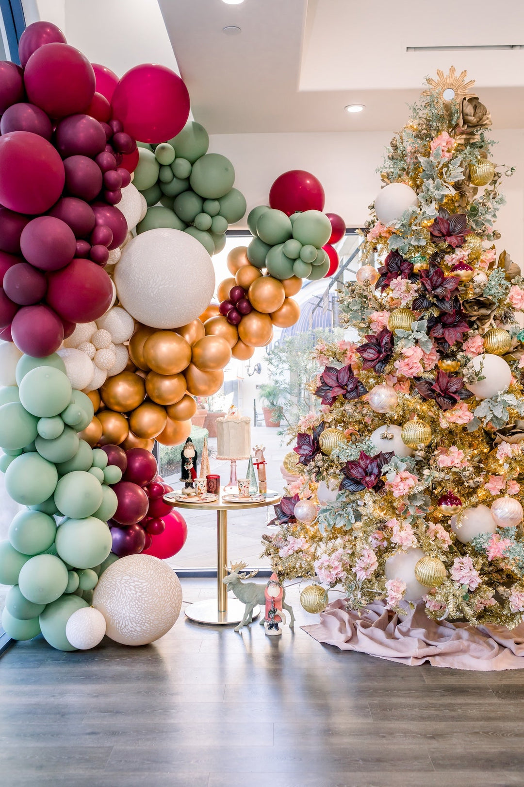 classic christmas party decorations and classic christmas party supplies
