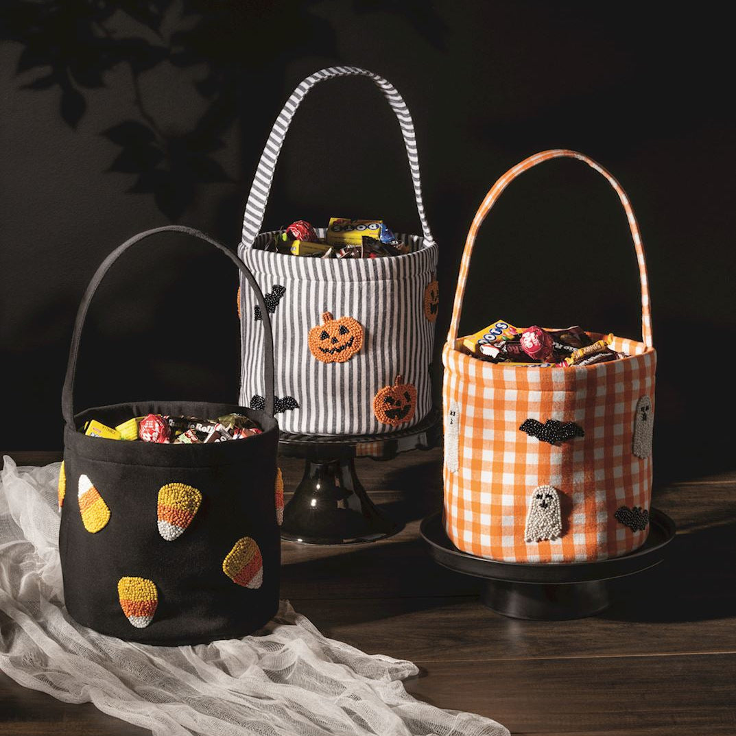 HALLOWEEN BEADED TREAT BUCKET Mud Pie Halloween Party Favors & Boo Baskets HALLOWEEN BEADED TREAT BUCKET Bonjour Fete - Party Supplies
