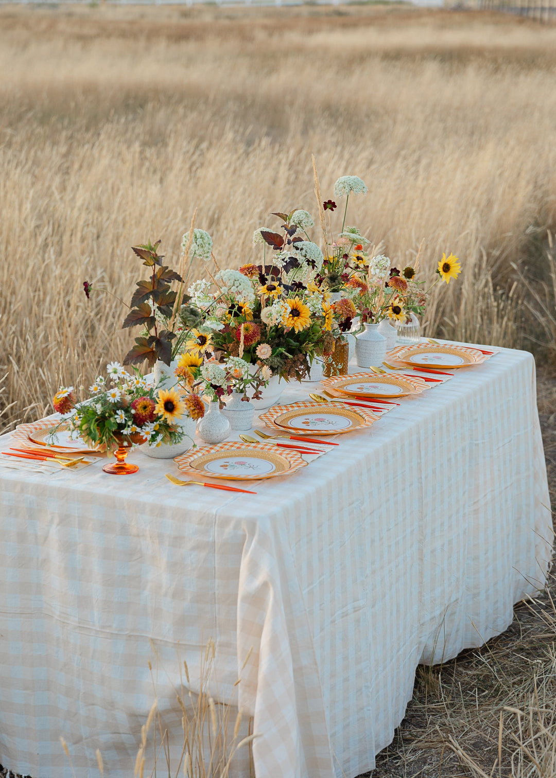 thanksgiving table setting ideas with fall floral party supplies.