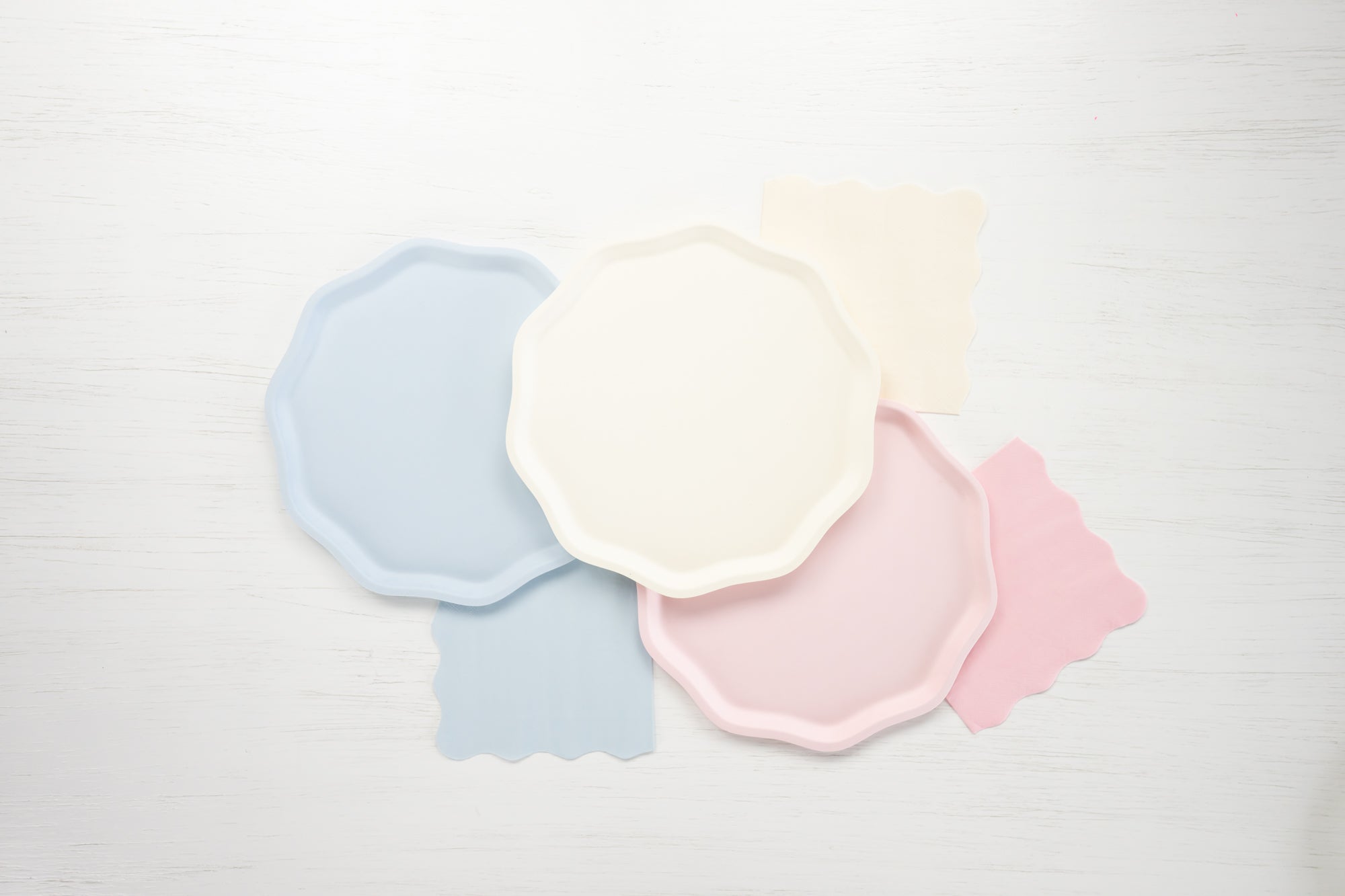 eco friendly plates and eco friendly napkins for eco-conscious parties