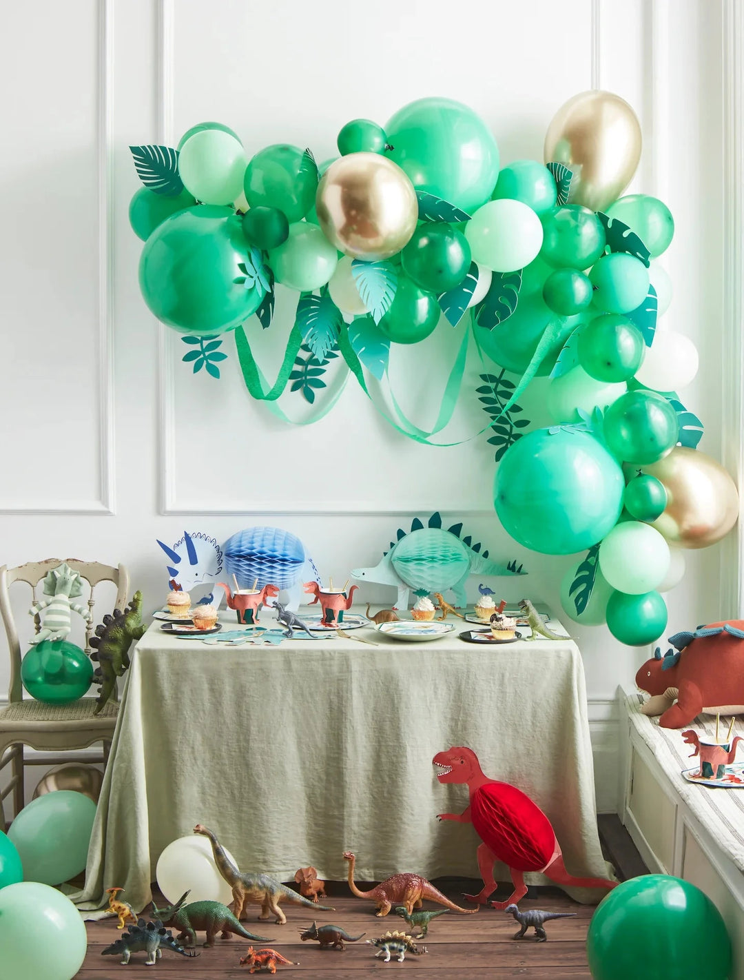 dinosaur party supplies and dinosaur party decorations