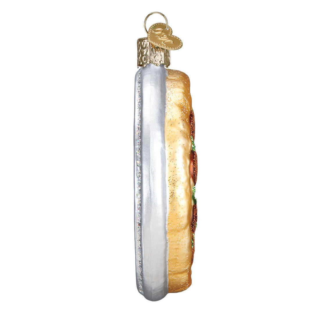 Side profile of the pizza ornament, slim silver pan edge and golden crust