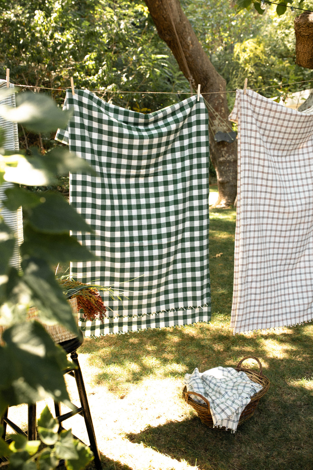 GINGHAM - Hunter Tablecloth Heather Taylor Home variable GINGHAM - Hunter Tablecloth Bonjour Fete - Party Supplies