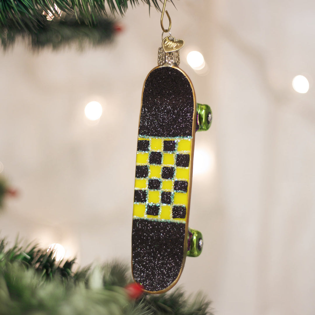 Skateboard Ornament Old World Christmas 5.25 X 1.25 X 1 / 44079 Skateboard Ornament Bonjour Fete - Party Supplies