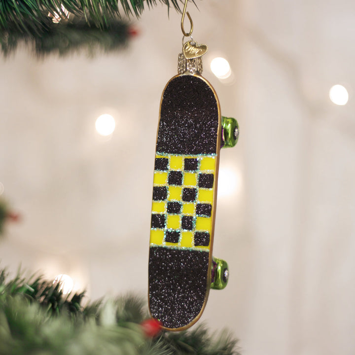 Skateboard Ornament Old World Christmas 5.25 X 1.25 X 1 / 44079 Skateboard Ornament Bonjour Fete - Party Supplies