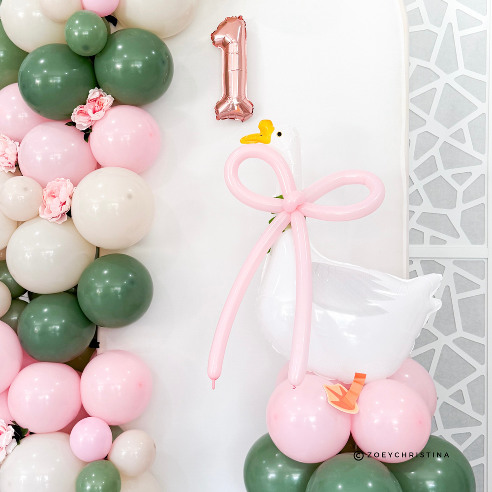 Large Goose Foil Balloon – Farm, Cottagecore & Animal-Themed Zoey Christina Large Goose Foil Balloon – Farm, Cottagecore & Animal-Themed Bonjour Fete - Party Supplies