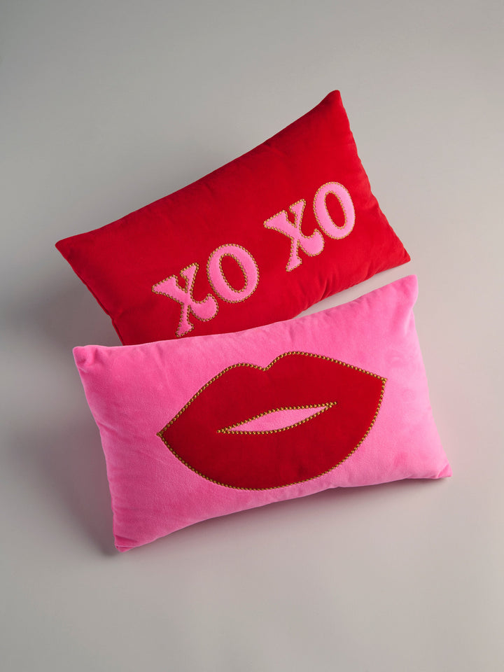 Shiraleah Kiss Pillow, Pink