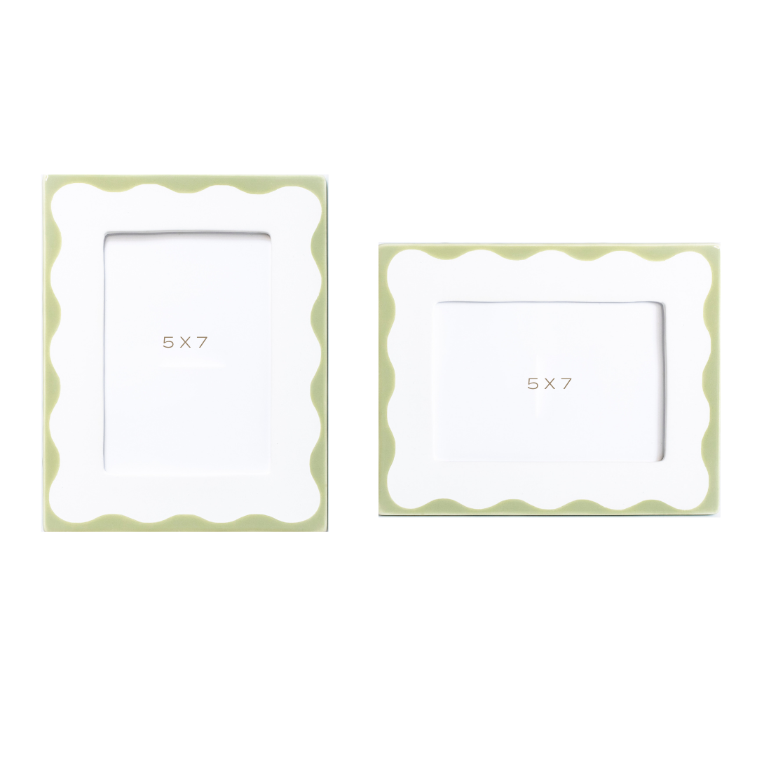 Customizable Scallop Picture Frame