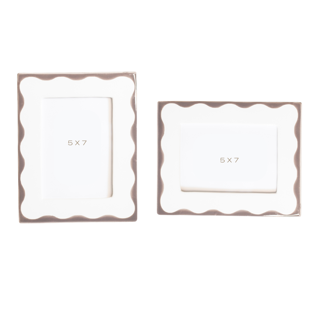Customizable Scallop Picture Frame