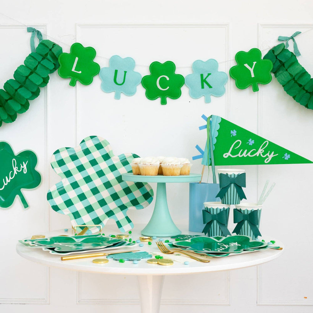 SPD1220 - Gingham Shamrock Bamboo Tray My Mind’s Eye SPD1220 - Gingham Shamrock Bamboo Tray Bonjour Fete - Party Supplies