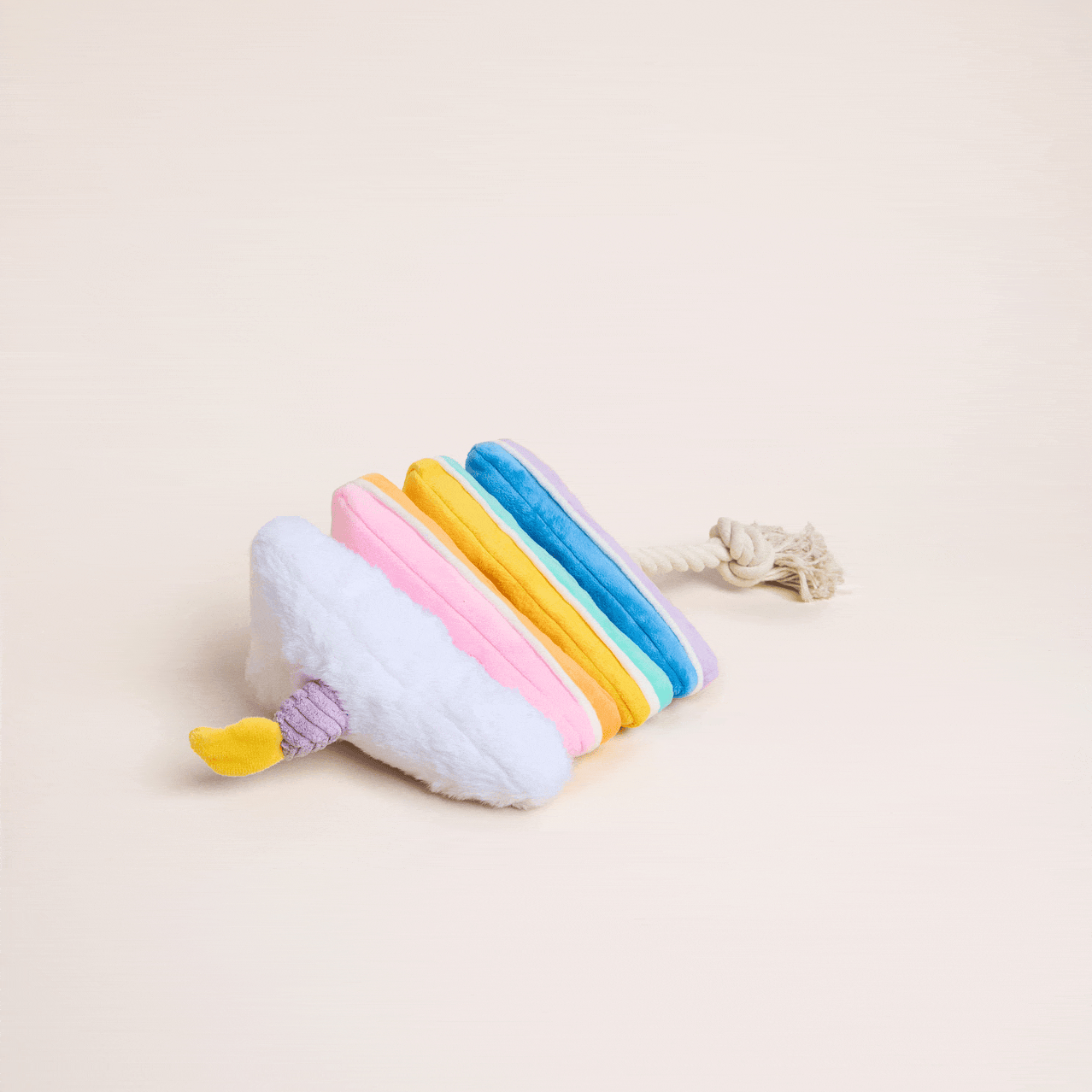 Animation showing the birthday cake snuffle toy's hidden pockets