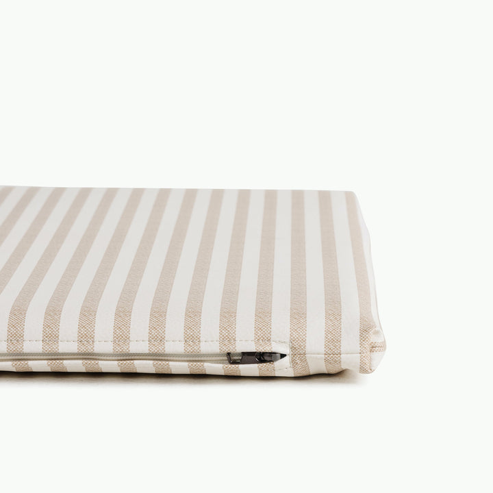 Close-up of the zippered edge on the square cafe stripe padded play mat