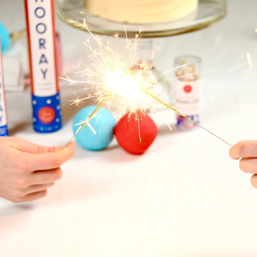 DELUXE 4TH OF JULY SPARKLERS TOPS Malibu DELUXE 4TH OF JULY SPARKLERS Bonjour Fete - Party Supplies