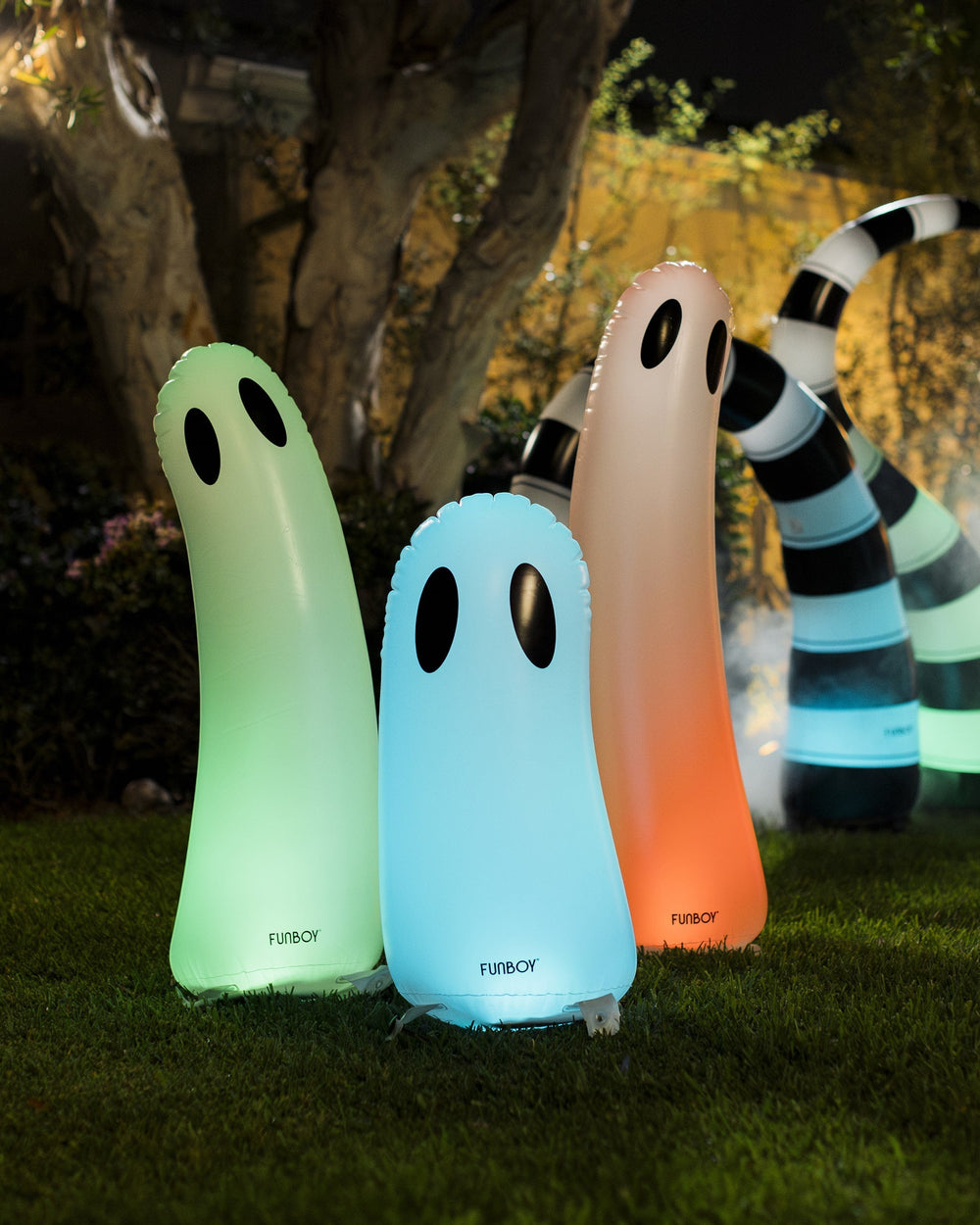 INFLATABLE STANDING HALLOWEEN GHOST DECOR Funboy Halloween Decor INFLATABLE STANDING HALLOWEEN GHOST DECOR Bonjour Fete - Party Supplies