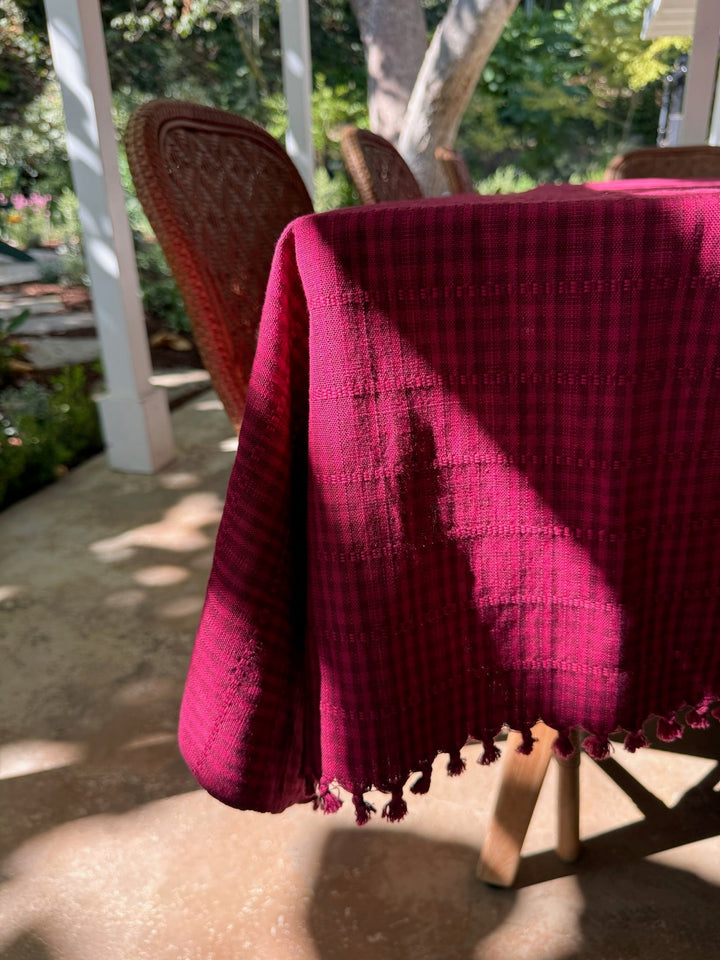 SOHO - Two Toned Bordeaux Tablecloth Heather Taylor Home variable SOHO - Two Toned Bordeaux Tablecloth Bonjour Fete - Party Supplies