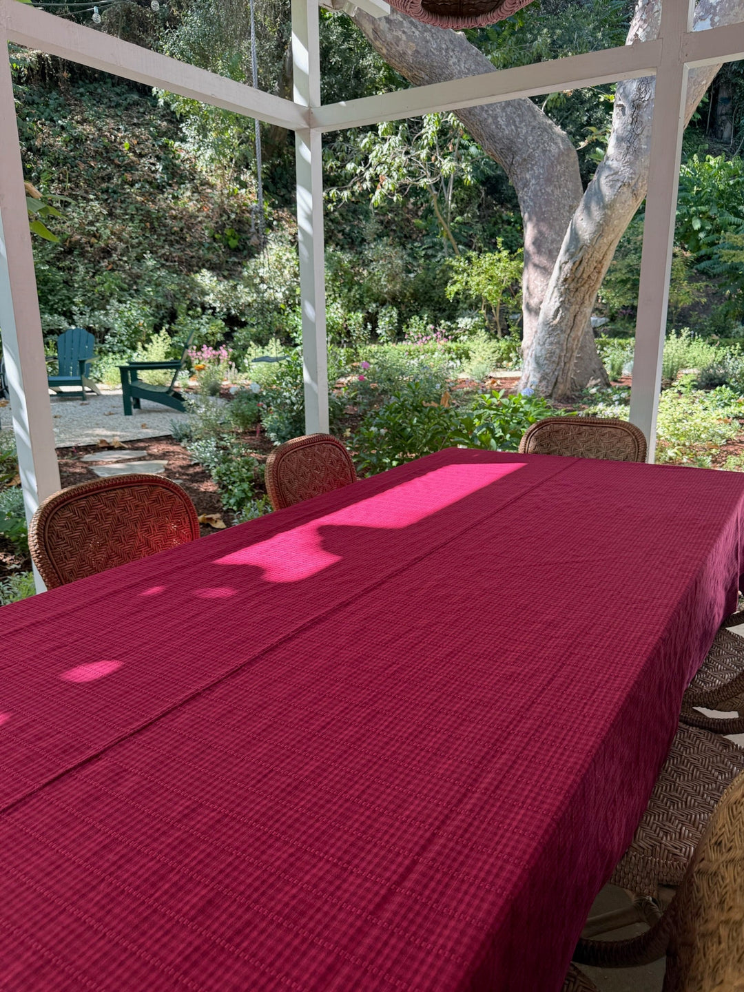 SOHO - Two Toned Bordeaux Tablecloth Heather Taylor Home variable SOHO - Two Toned Bordeaux Tablecloth Bonjour Fete - Party Supplies