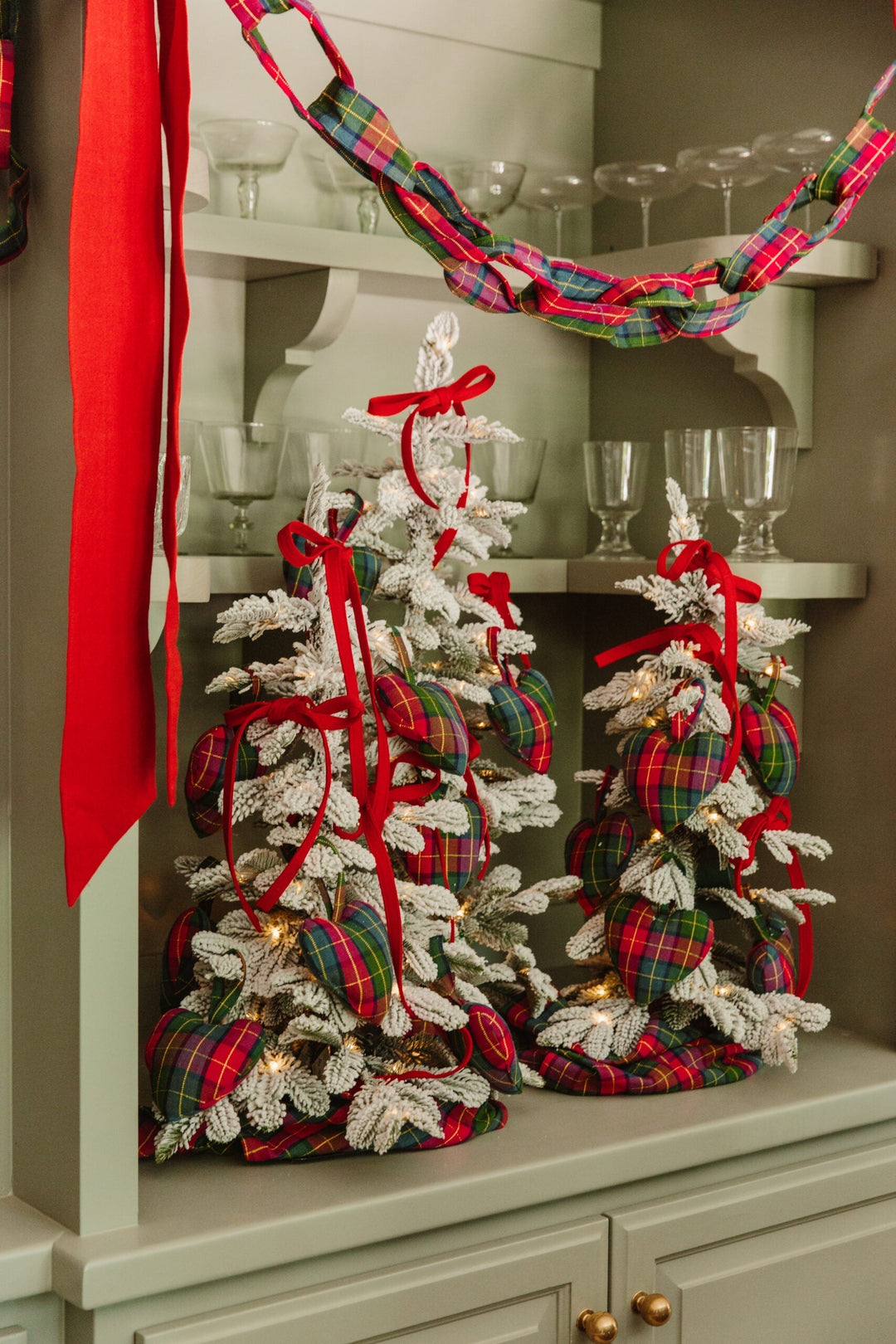 HOLLY PLAID - Multi Heart Ornament Heather Taylor Home simple HOLLY PLAID - Multi Heart Ornament Bonjour Fete - Party Supplies