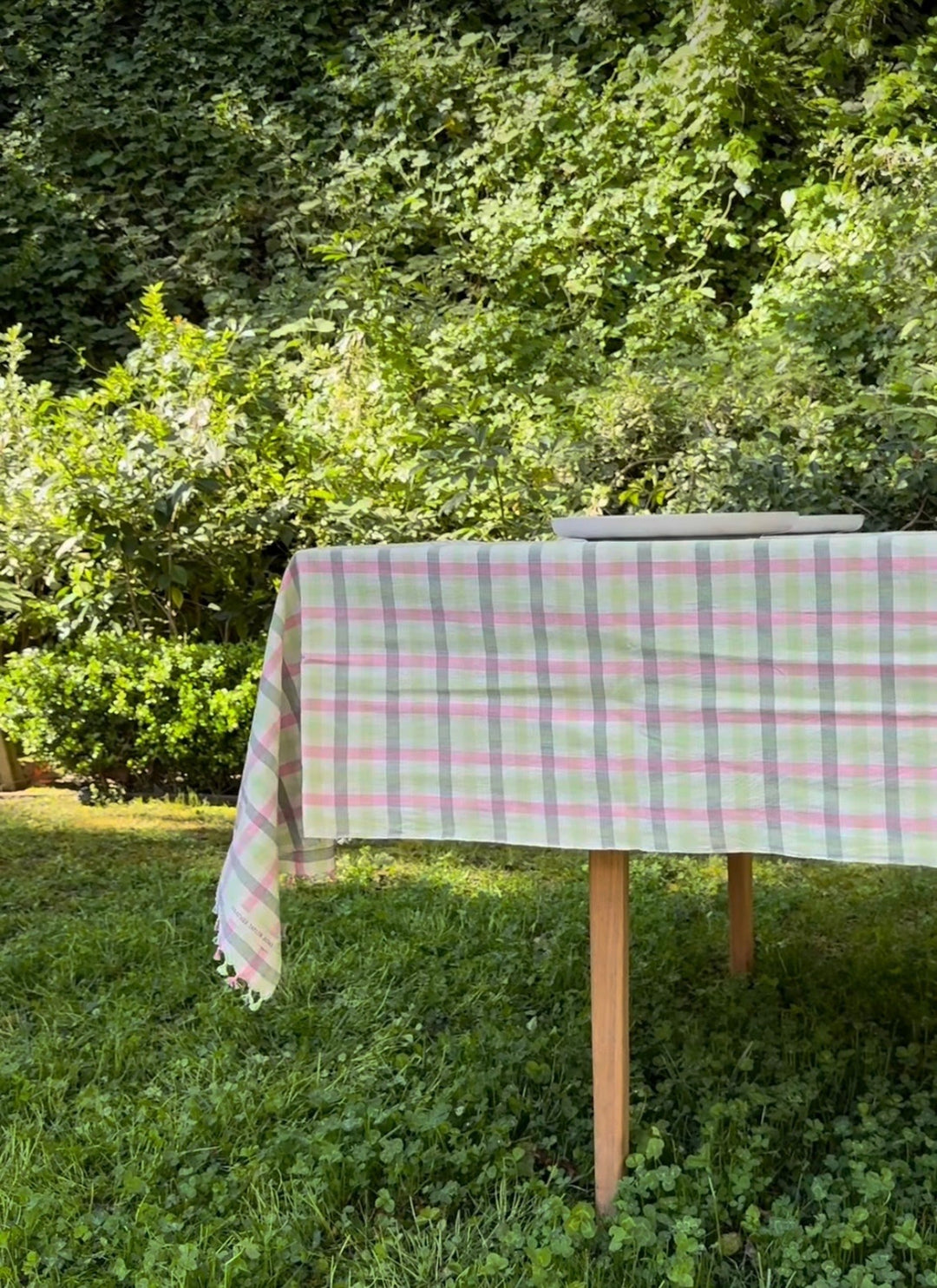 GINGHAM - Clover Tablecloth Heather Taylor Home variable GINGHAM - Clover Tablecloth Bonjour Fete - Party Supplies