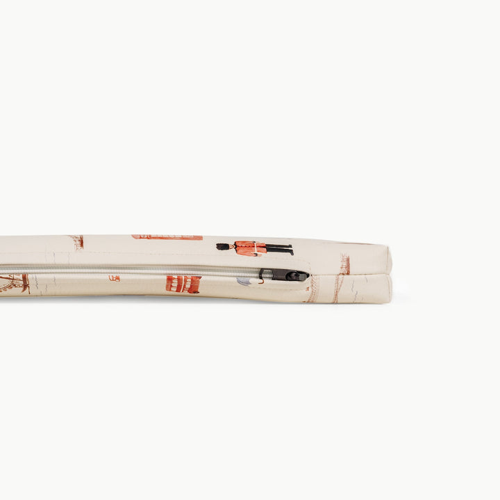 Close-up of the zippered edge on the London print padded play mat in cream with red guard and landmark motifs