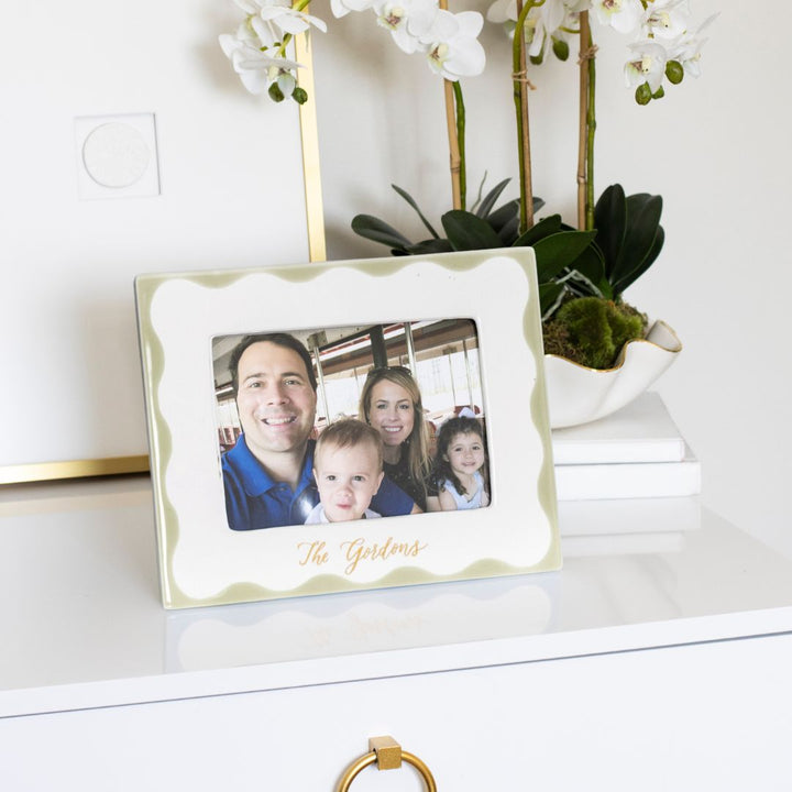Customizable Scallop Picture Frame