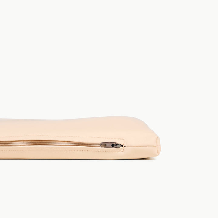 Close-up of the zippered edge on the petal cream vegan leather padded play mat