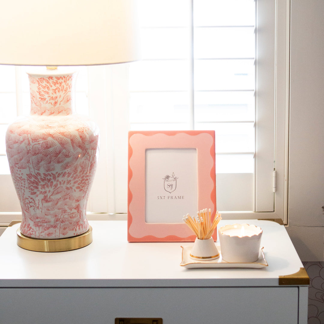 Customizable Scallop Picture Frame