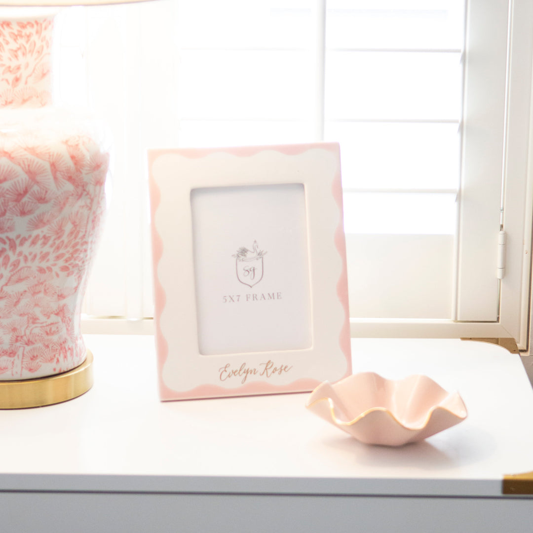Customizable Scallop Picture Frame