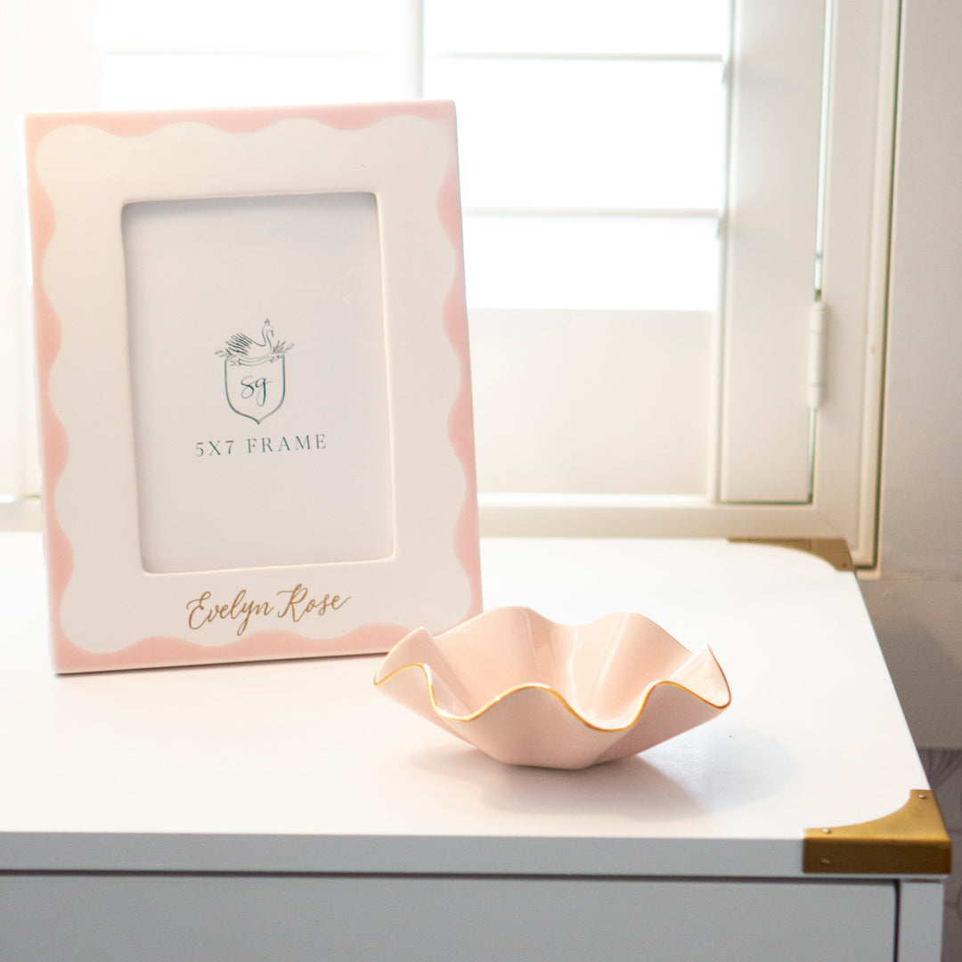 Customizable Scallop Picture Frame