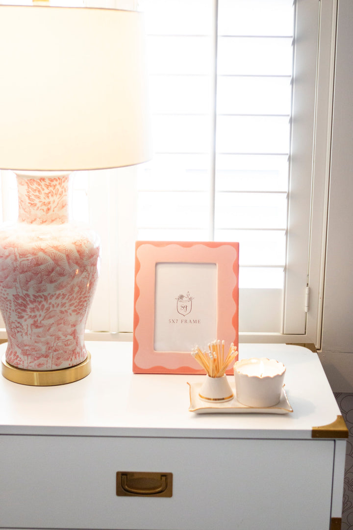 Customizable Scallop Picture Frame