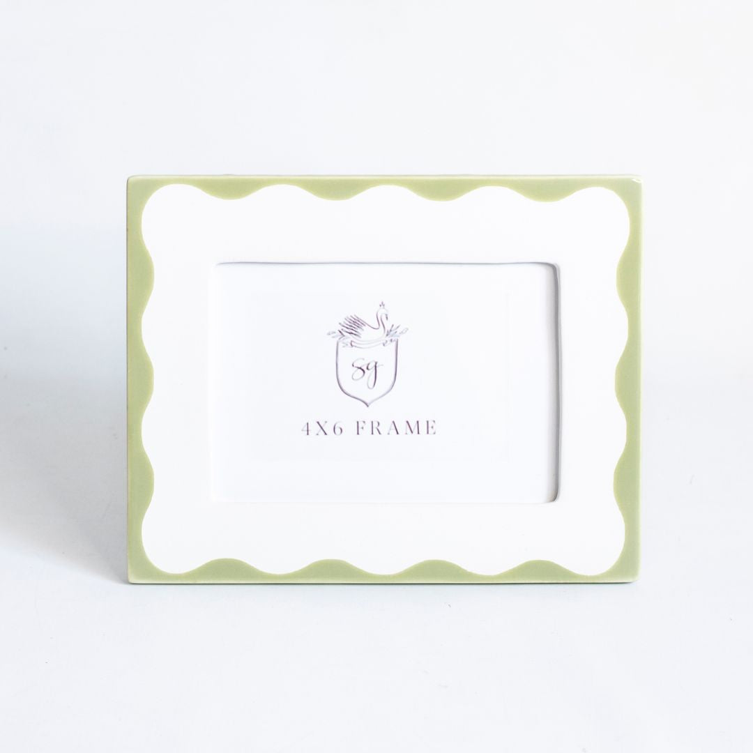 Customizable Scallop Picture Frame