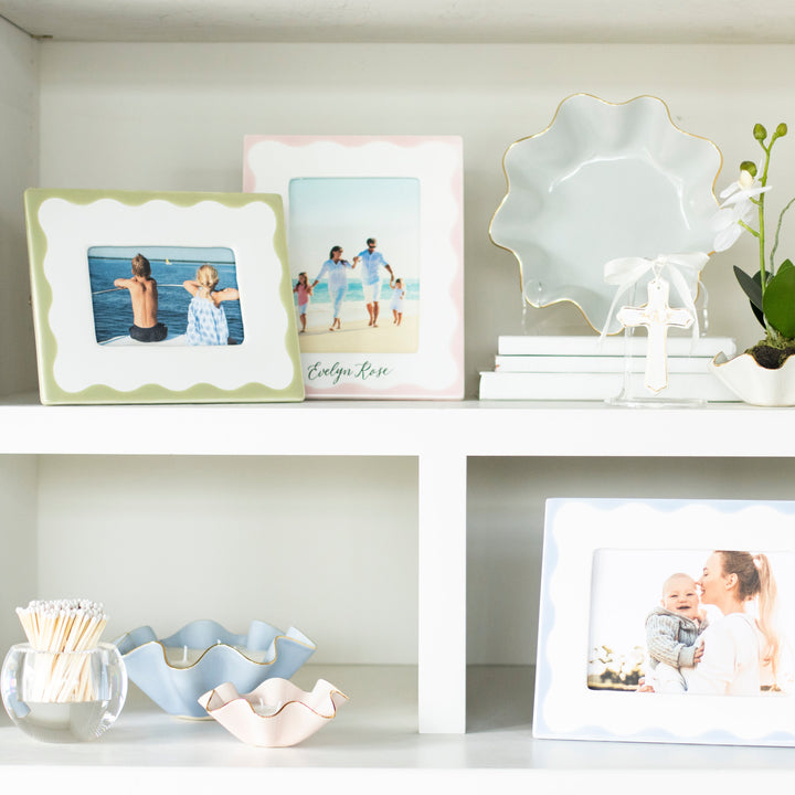 Customizable Scallop Picture Frame