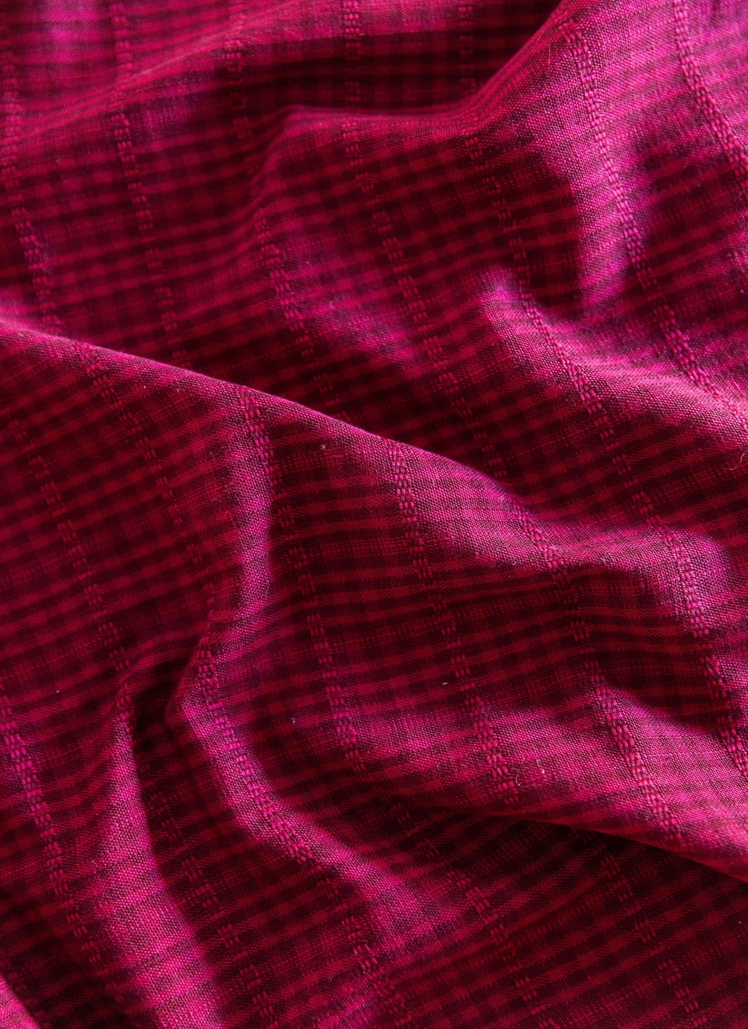 SOHO - Two Toned Bordeaux Tablecloth Heather Taylor Home variable SOHO - Two Toned Bordeaux Tablecloth Bonjour Fete - Party Supplies