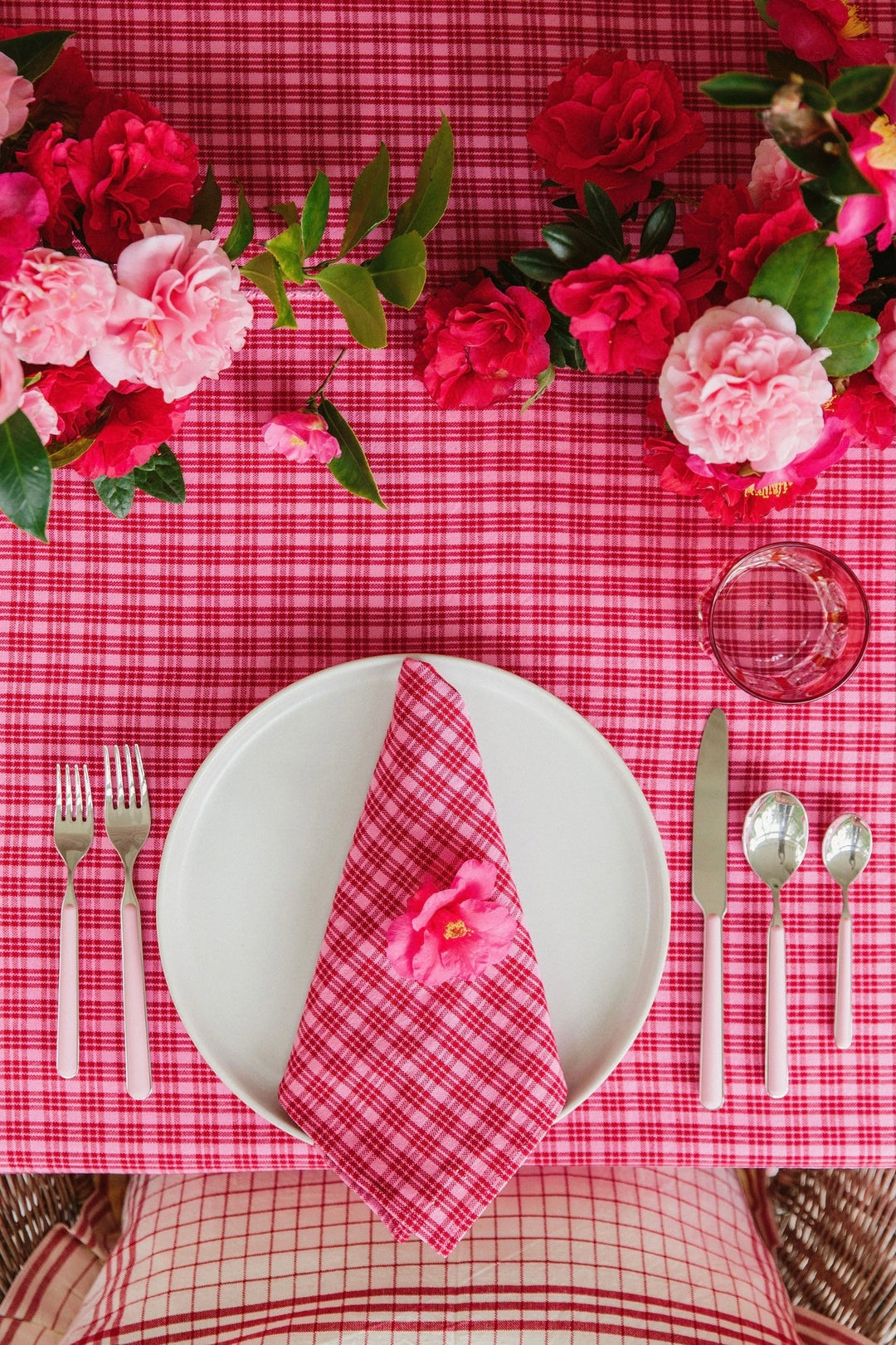 KATHERINE PLAID - Valentine Tablecloth Heather Taylor Home variable Large KATHERINE PLAID - Valentine Tablecloth Bonjour Fete - Party Supplies
