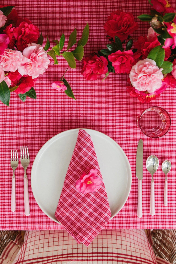 KATHERINE PLAID - Valentine Tablecloth Heather Taylor Home variable Large KATHERINE PLAID - Valentine Tablecloth Bonjour Fete - Party Supplies