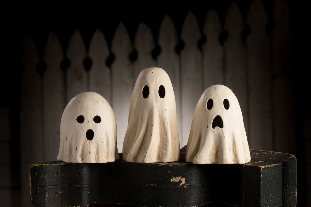 Surprised Ghost Luminary Medium Paper Mache Bethany Lowe Designs, Inc. Surprised Ghost Luminary Medium Paper Mache Bonjour Fete - Party Supplies