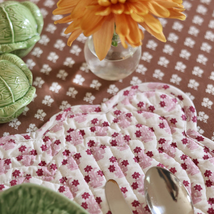 Abigail Pink Scalloped Quilted Placemat