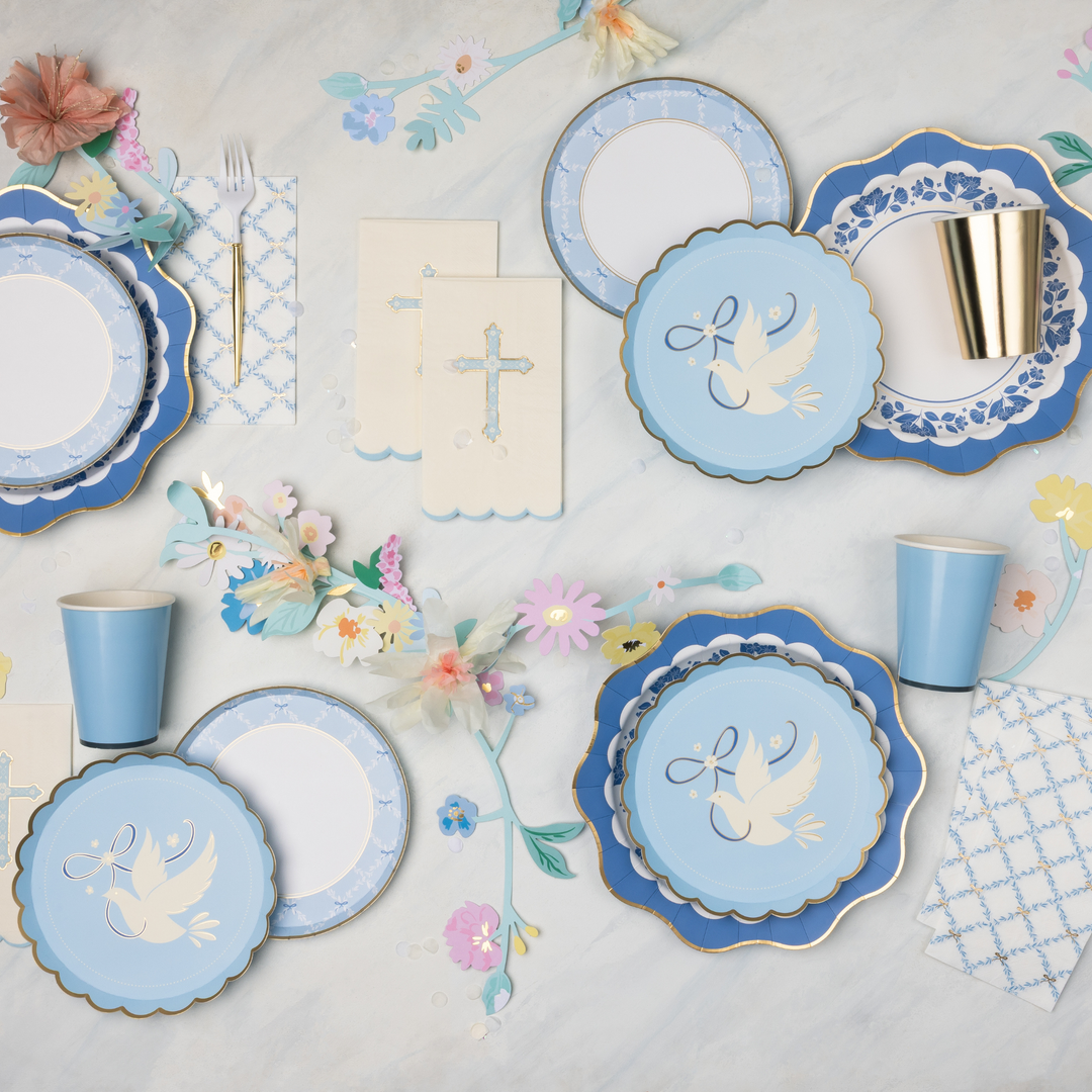 BELLE BLUE ELEGANT FLORAL DINNER PLATES Bonjour Fete Plates BELLE BLUE ELEGANT FLORAL DINNER PLATES Bonjour Fete - Party Supplies