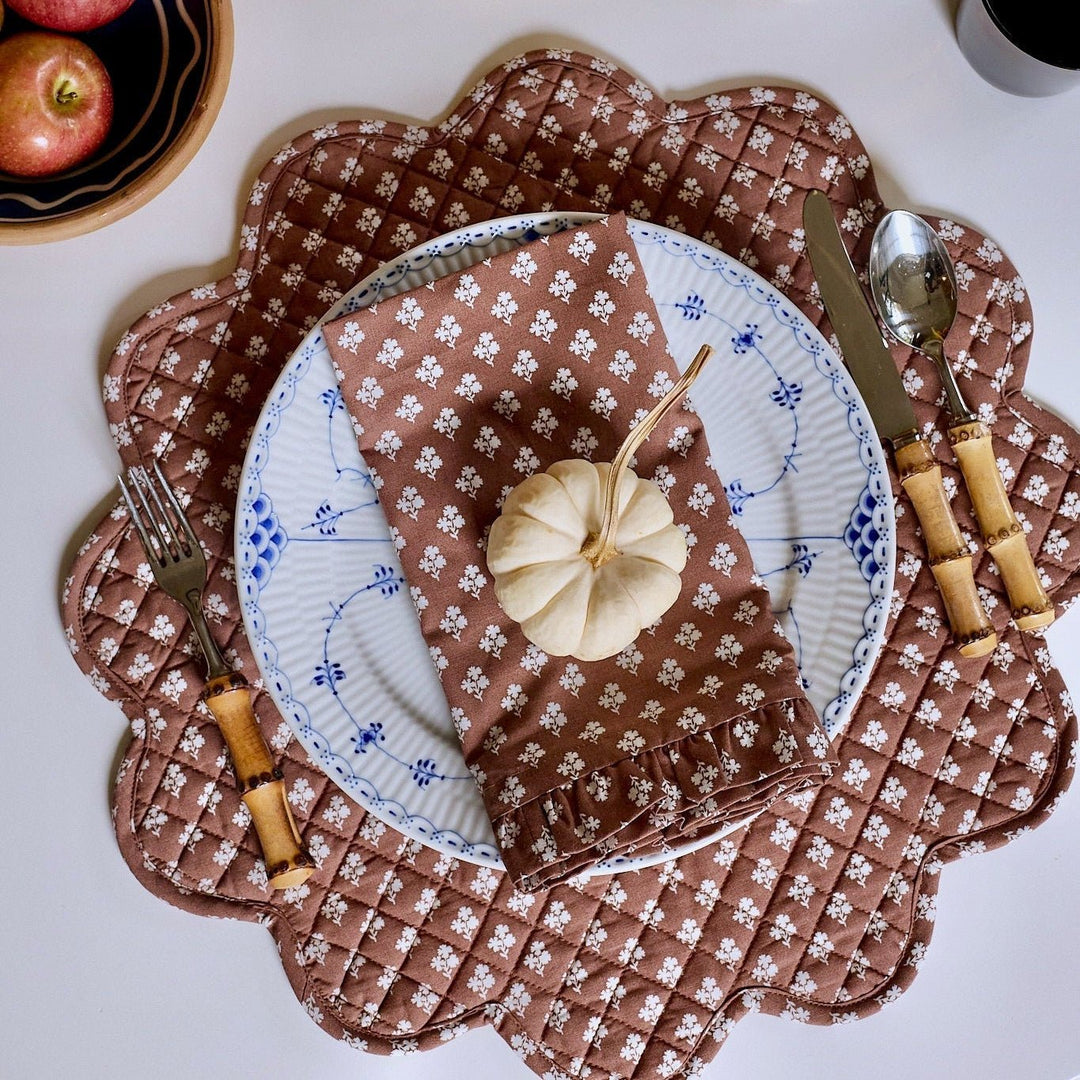 Constance Chocolate Wavy Quilted Placemat