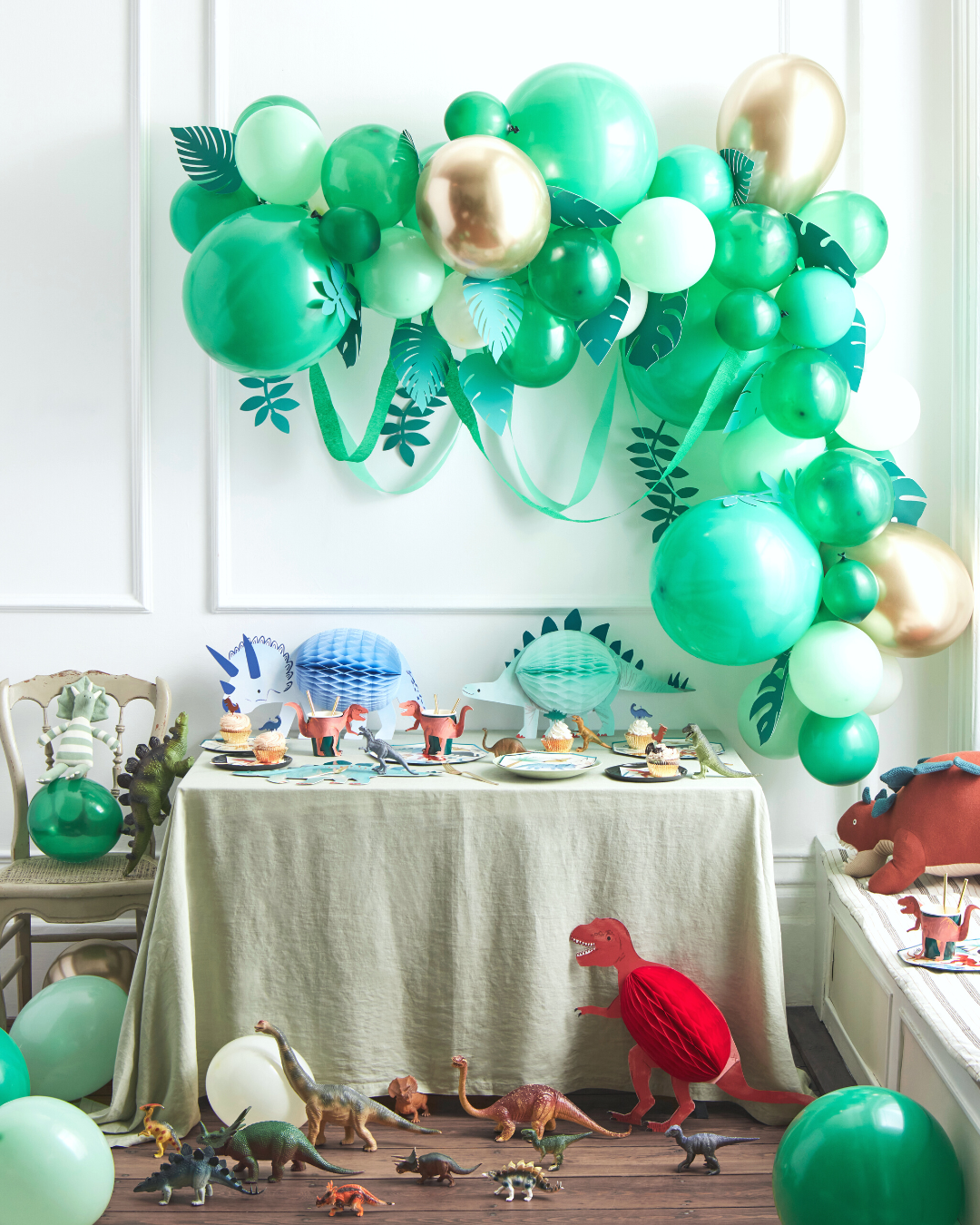 Dinosaur Party Supplies & Decorations