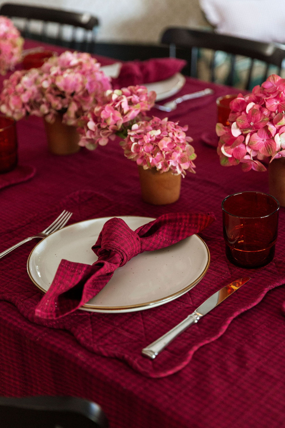 SOHO - Two Toned Bordeaux Napkins Heather Taylor Home simple SOHO - Two Toned Bordeaux Napkins Bonjour Fete - Party Supplies