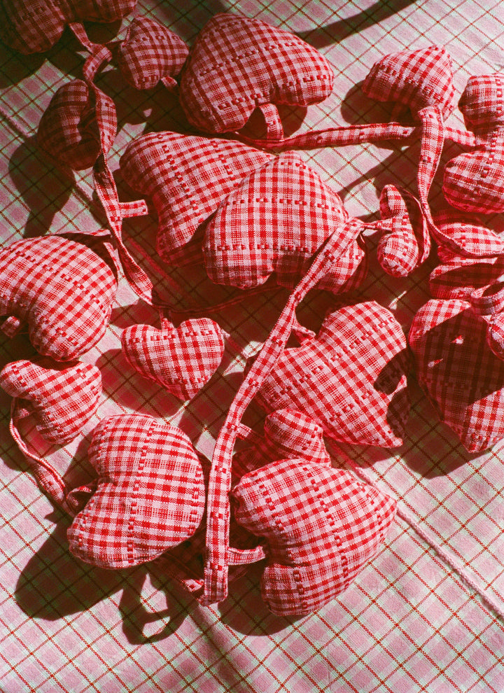SOHO - Valentine Garland Heather Taylor Home simple SOHO - Valentine Garland Bonjour Fete - Party Supplies