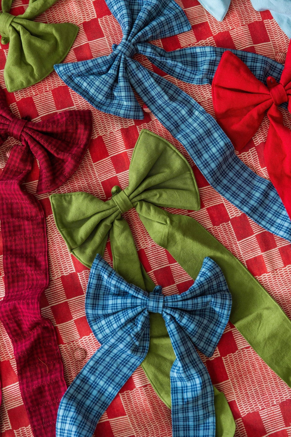 SOLID - Light Green Fabric Bow Heather Taylor Home simple SOLID - Light Green Fabric Bow Bonjour Fete - Party Supplies