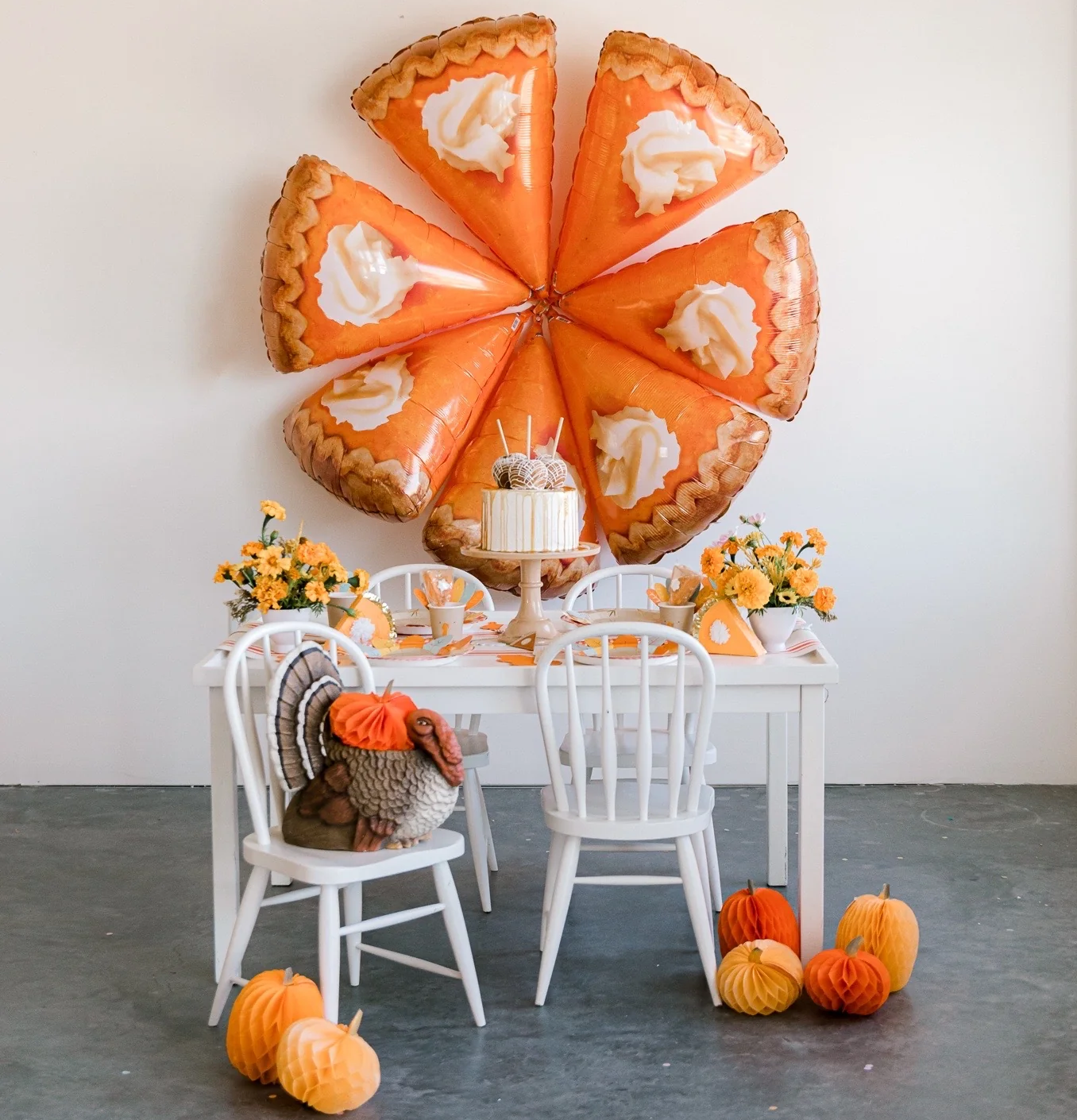 kids thanksgiving table setting and thanksgiving decoration ideas.