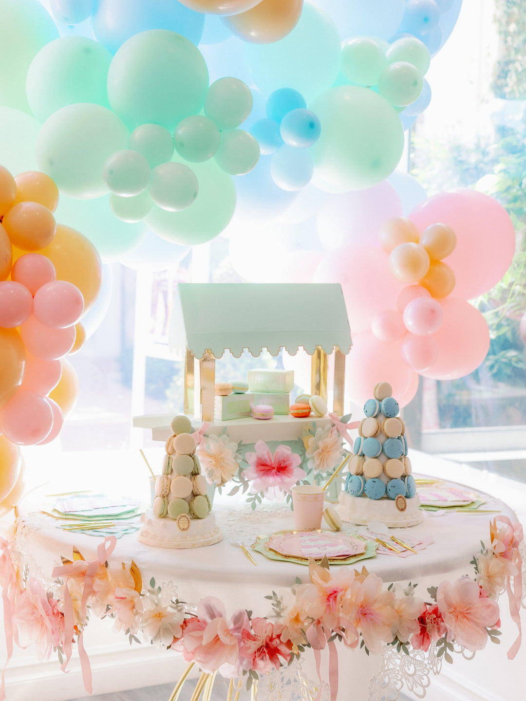 Ladurée Paris theme party table decoration ideas.