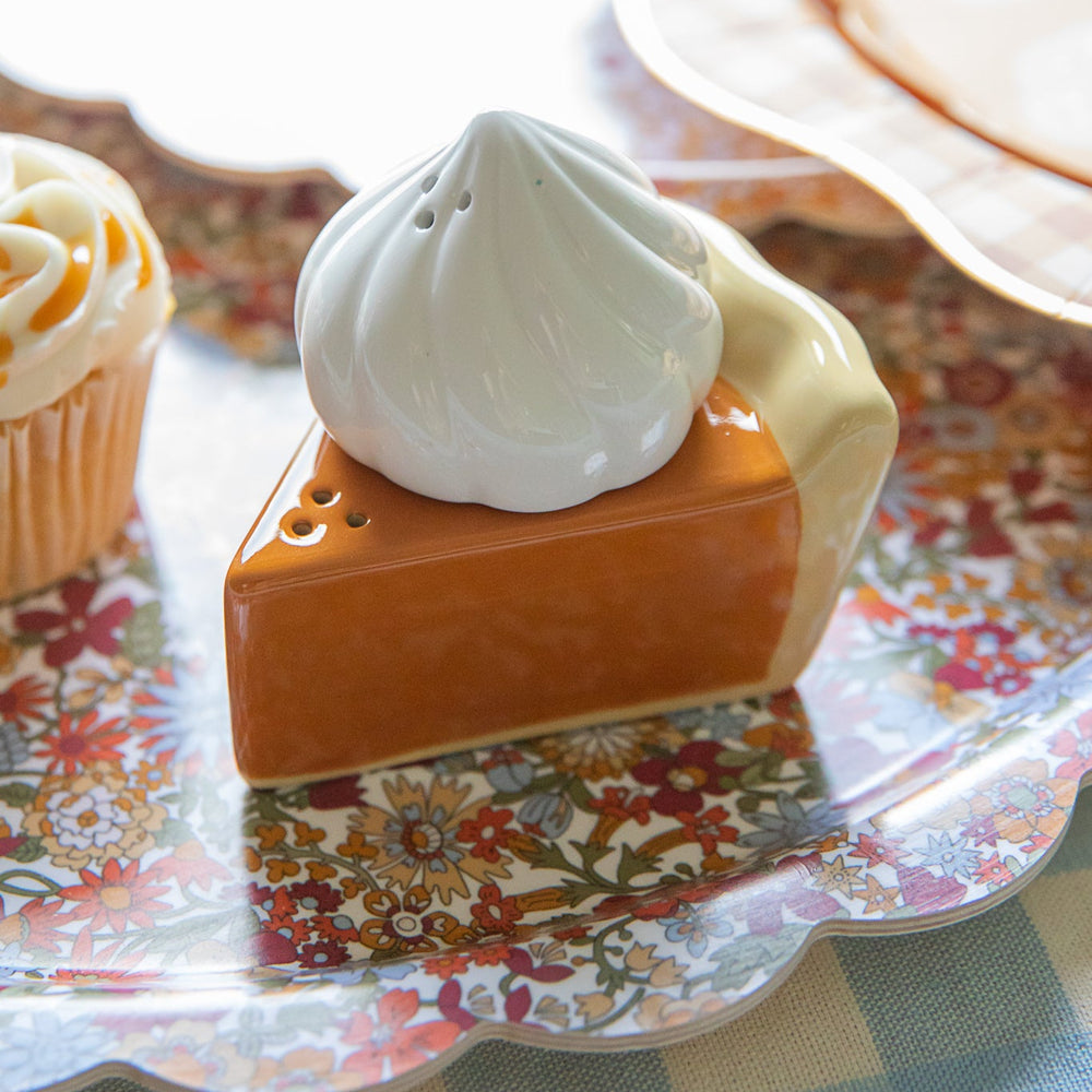 PUMPKIN PIE & WHIPPED CREAM SALT PEPPER SHAKERS Tag Thanksgiving Decor PUMPKIN PIE & WHIPPED CREAM SALT PEPPER SHAKERS Bonjour Fete - Party Supplies