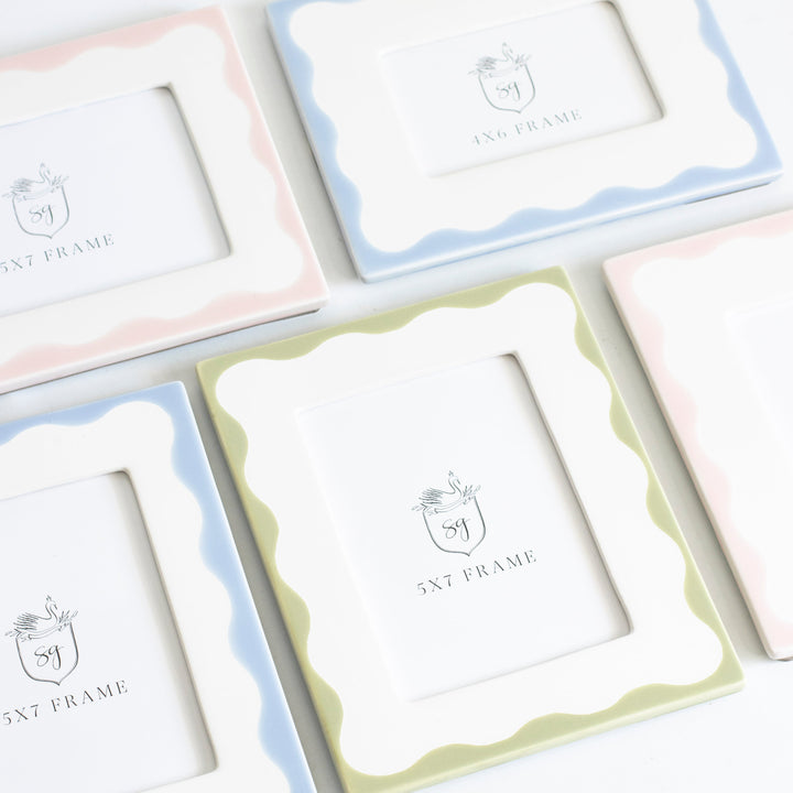 Customizable Scallop Picture Frame