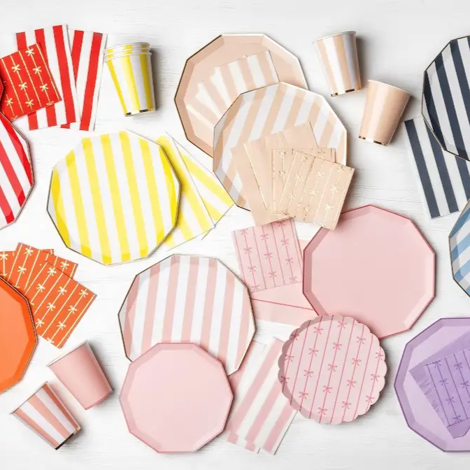 PETAL PINK SIGNATURE LARGE PLATES Bonjour Fete PETAL PINK SIGNATURE LARGE PLATES Bonjour Fete - Party Supplies