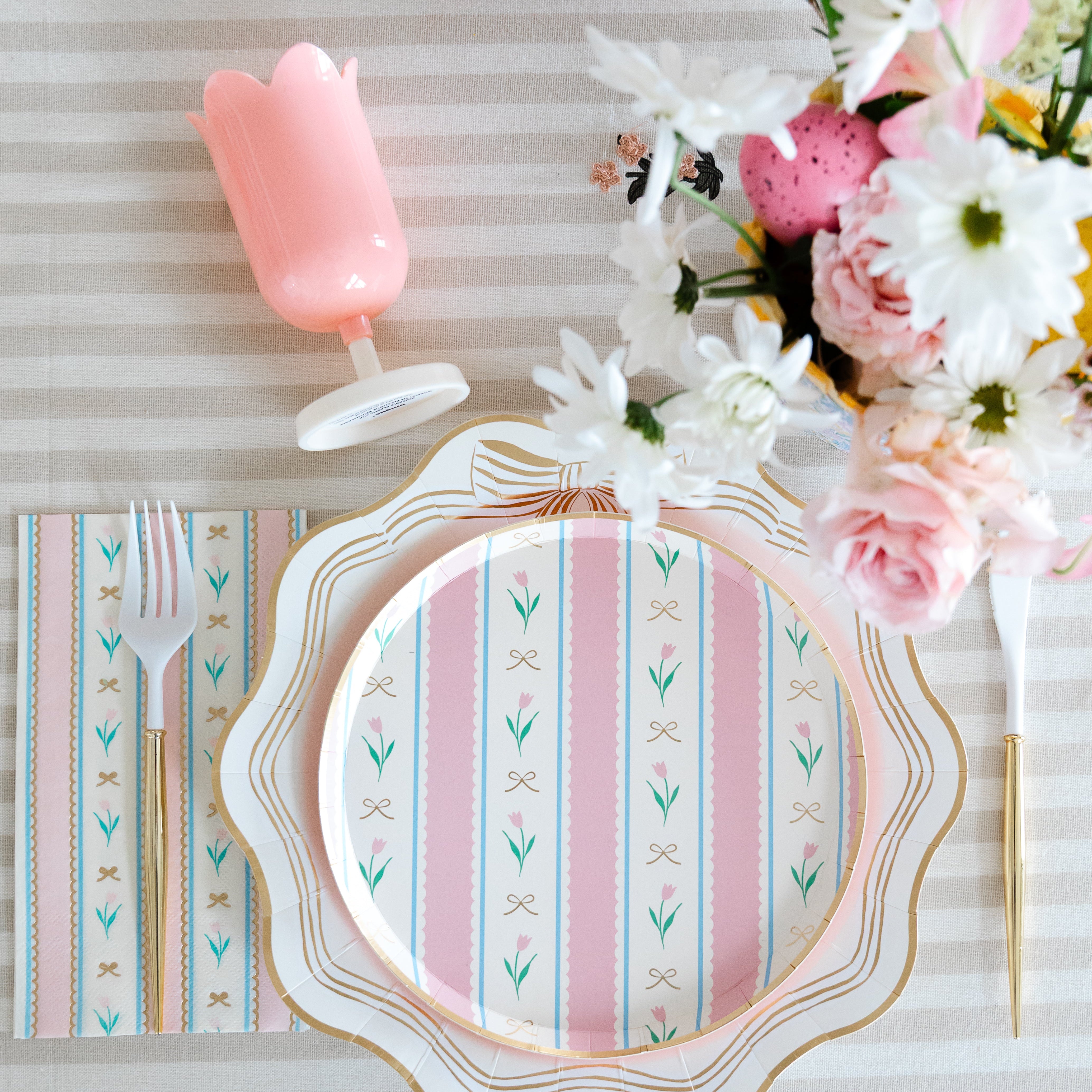 Pink Flower Shaped Plastic Cup – Bonjour Fête