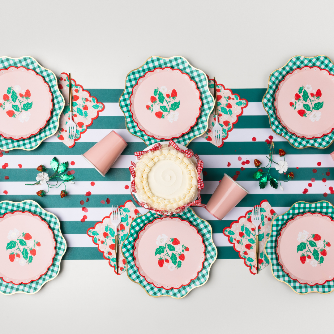SWEET STRAWBERRY SMALL PLATES Bonjour Fete Plates SWEET STRAWBERRY SMALL PLATES Bonjour Fete - Party Supplies