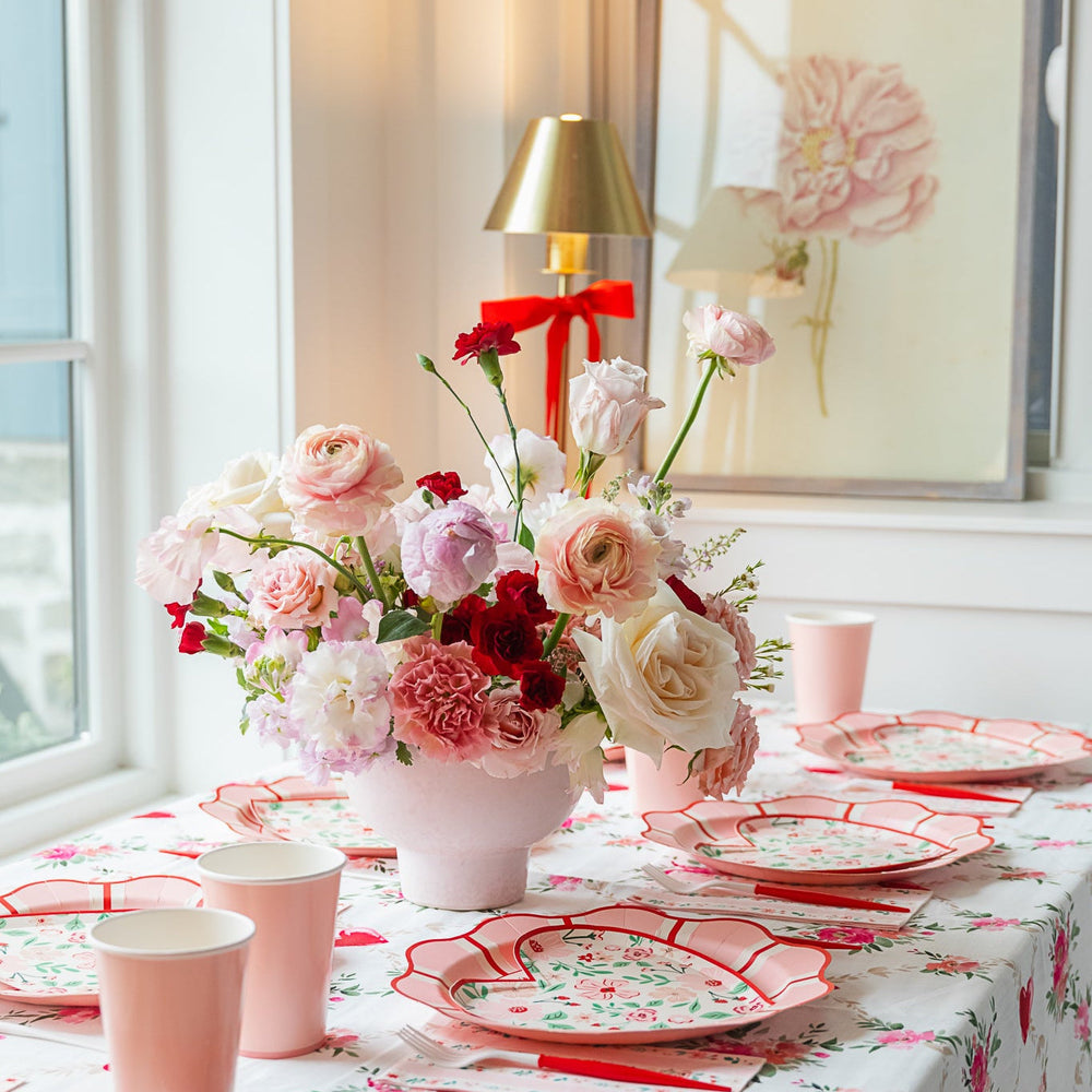 PINK & RED FLORAL HEART PLATES Bonjour Fete Plates PINK & RED FLORAL HEART PLATES Bonjour Fete - Party Supplies